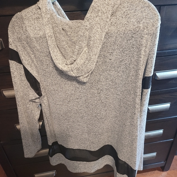 Lightweight pullover hoodie - Picture 4 of 4